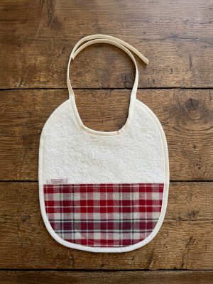 Bavoir bébé en éponge coton et kelsch alsacien à carreaux rouges – Kelsch d'Alsace In Seebach