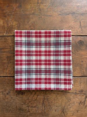 Serviette de table pliée en kelsch alsacien à carreaux rouges – Kelsch d'Alsace In Seebach